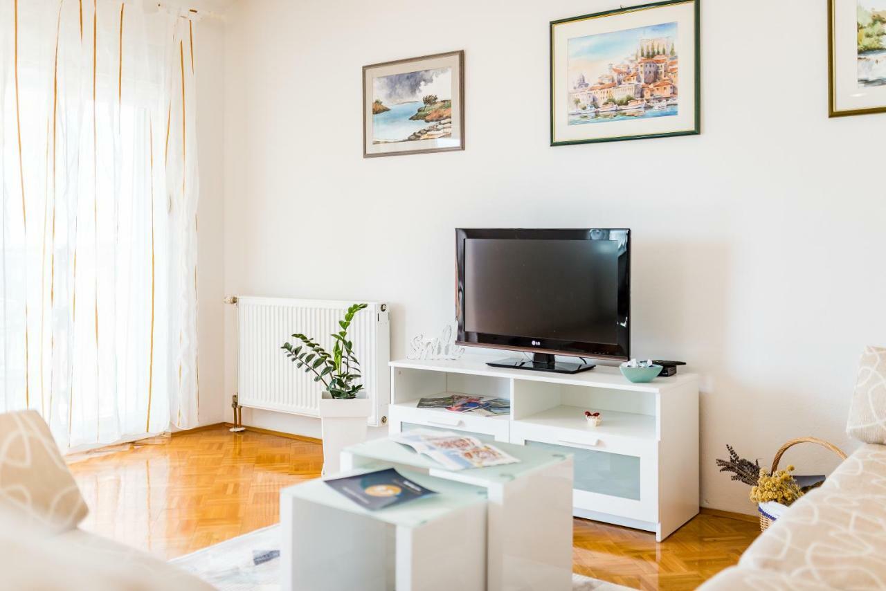 Apartment Anamarija With Sea View Sibenik